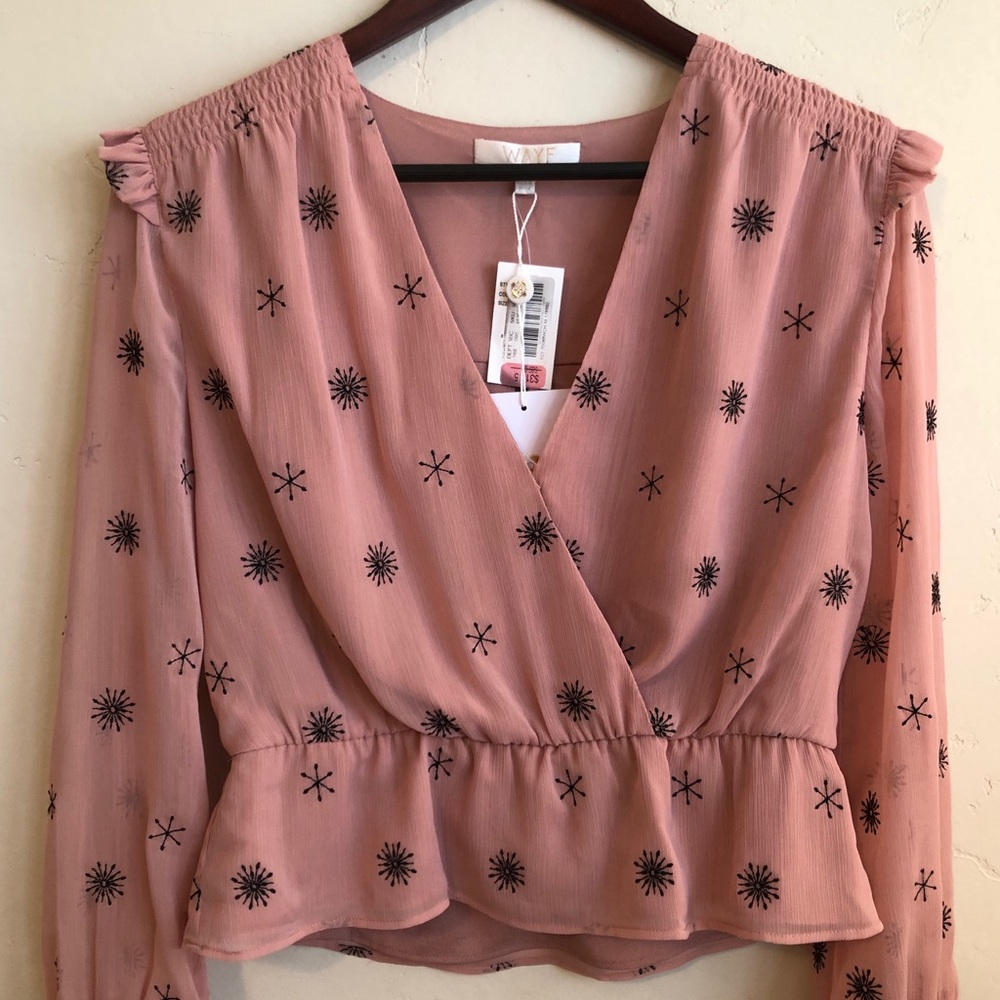NWT WAYF Medium Blouse!  Excellent condition!